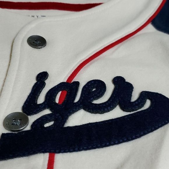 Boys Unique Hilfiger baseball style shirt size 6 - 7 - Picture 5 of 7